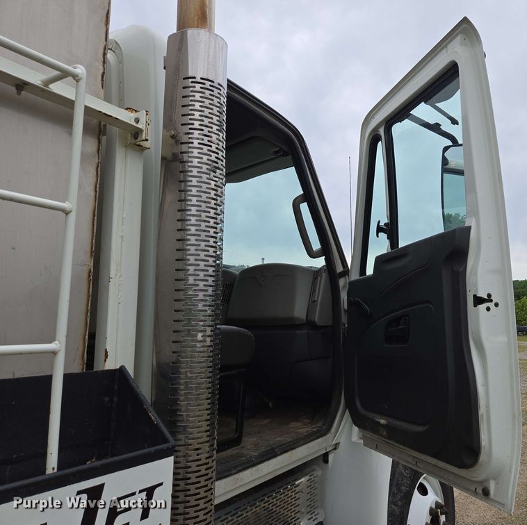 image for item DP6399 2014 International 4400 sewer jetter truck