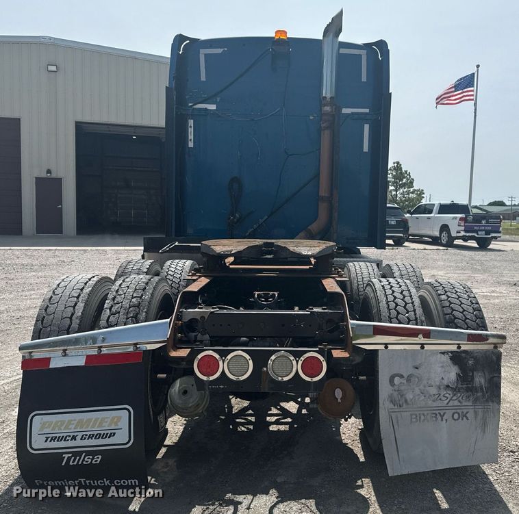 image for item DS3739 2009 Kenworth T660 semi truck