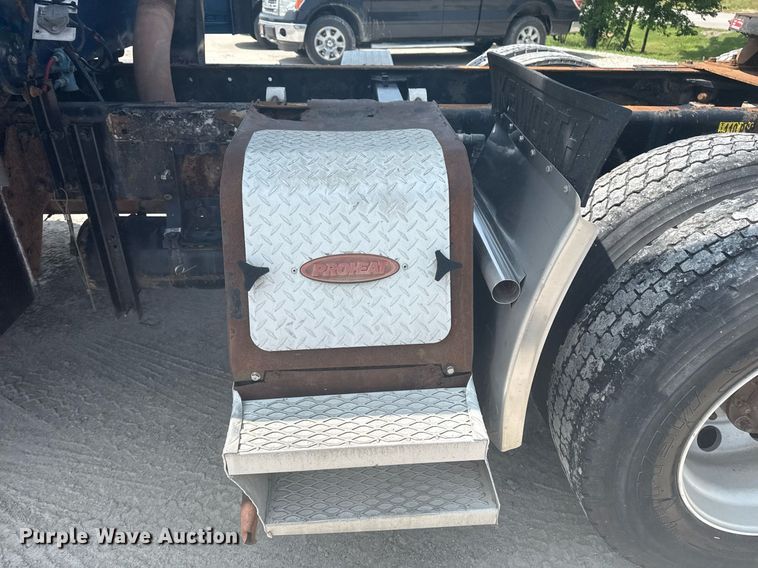 image for item DS3739 2009 Kenworth T660 semi truck