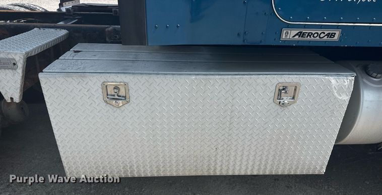 image for item DS3739 2009 Kenworth T660 semi truck