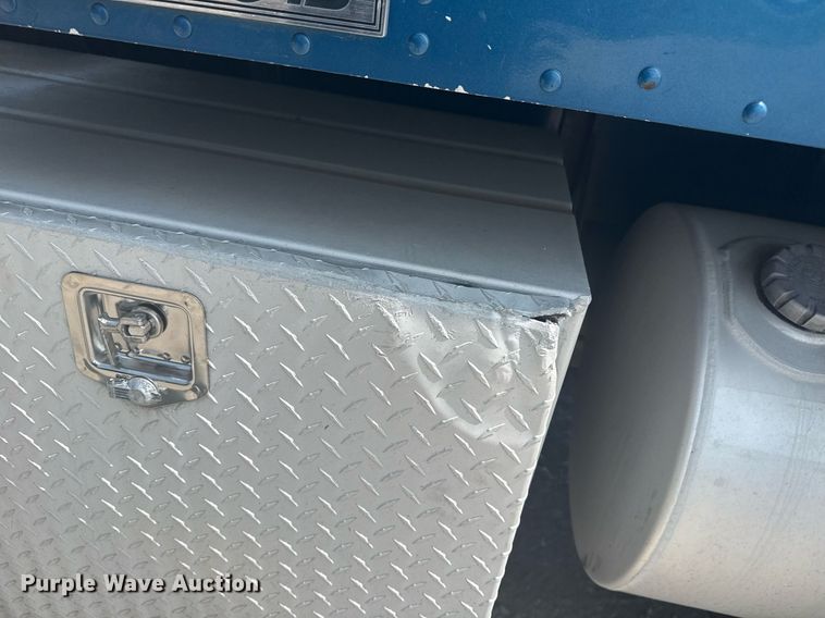 image for item DS3739 2009 Kenworth T660 semi truck