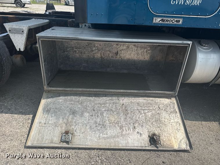 image for item DS3739 2009 Kenworth T660 semi truck