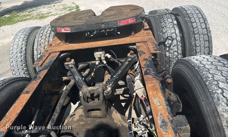 image for item DS3739 2009 Kenworth T660 semi truck