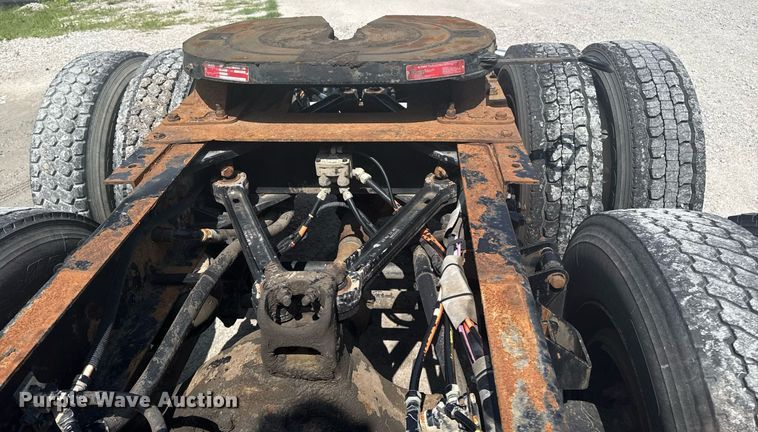 image for item DS3739 2009 Kenworth T660 semi truck