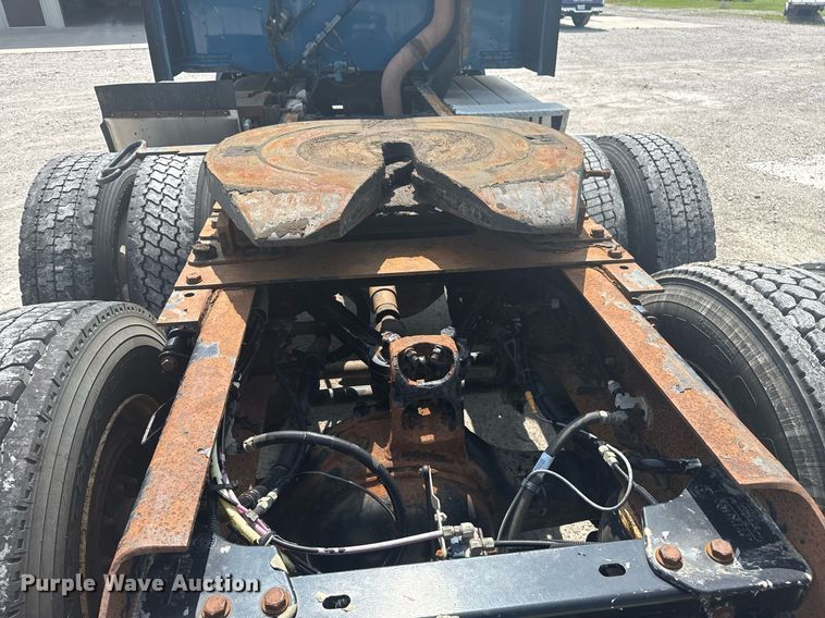 image for item DS3739 2009 Kenworth T660 semi truck