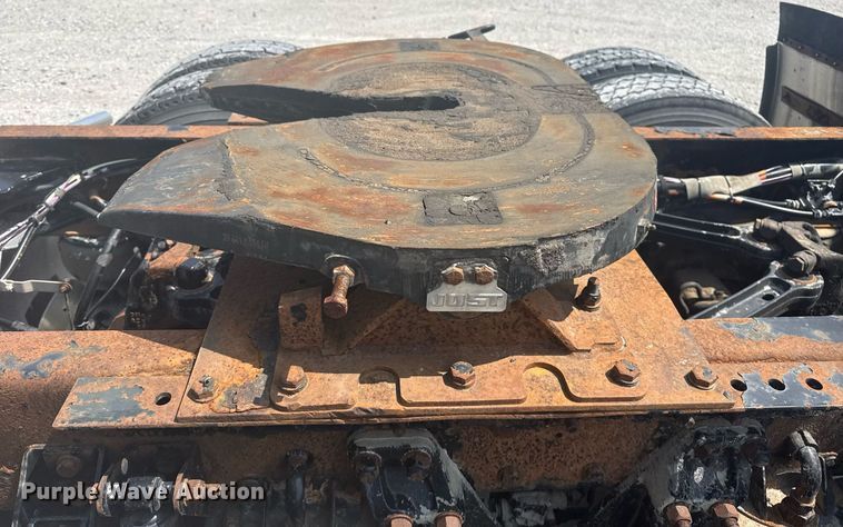 image for item DS3739 2009 Kenworth T660 semi truck