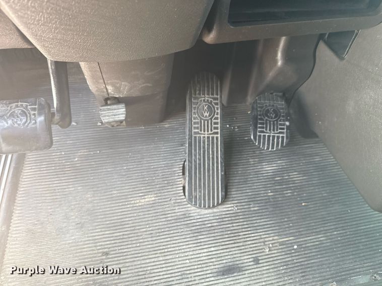 image for item DS3739 2009 Kenworth T660 semi truck