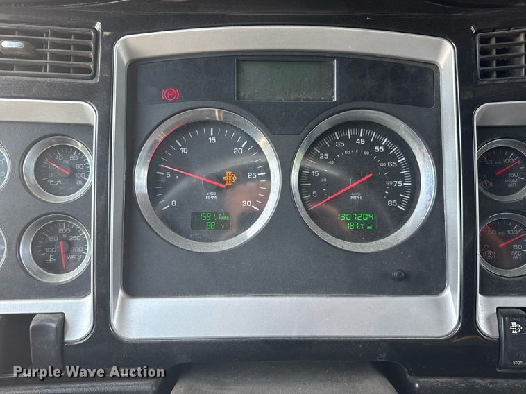 image for item DS3739 2009 Kenworth T660 semi truck