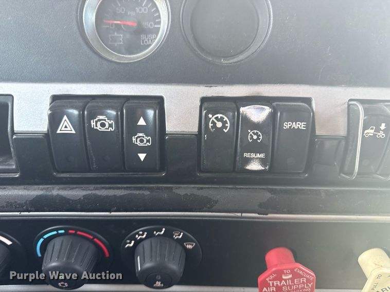 image for item DS3739 2009 Kenworth T660 semi truck