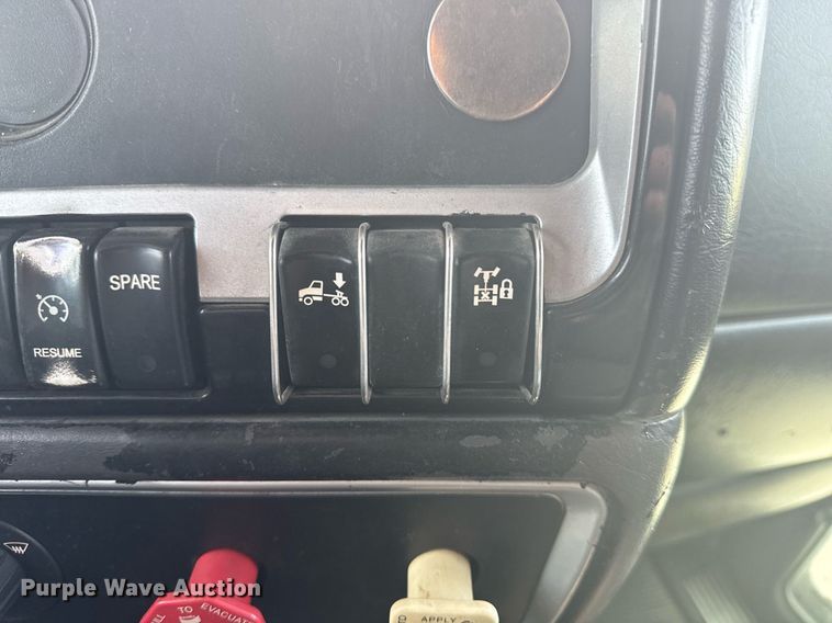 image for item DS3739 2009 Kenworth T660 semi truck