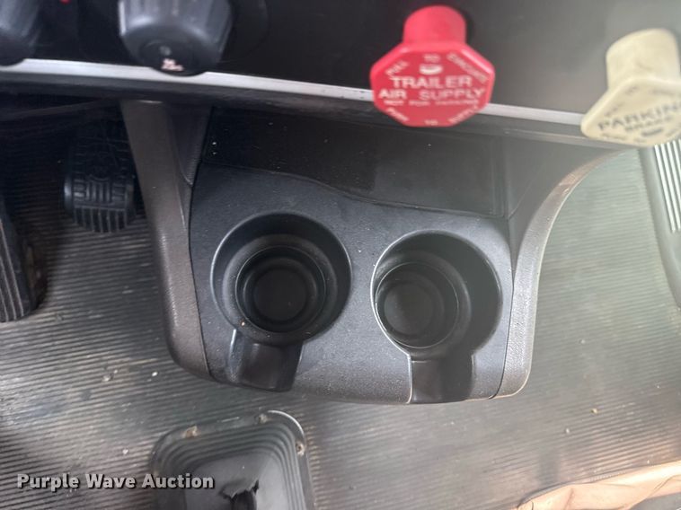 image for item DS3739 2009 Kenworth T660 semi truck