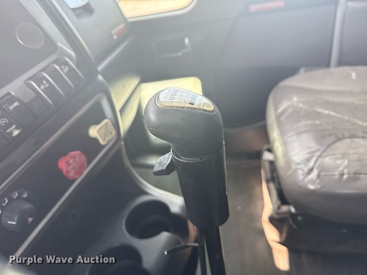 image for item DS3739 2009 Kenworth T660 semi truck