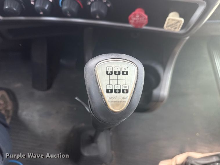 image for item DS3739 2009 Kenworth T660 semi truck