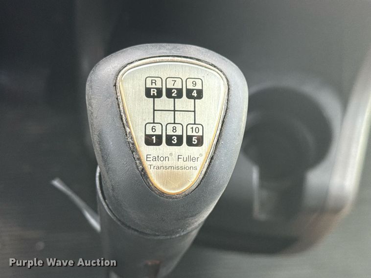 image for item DS3739 2009 Kenworth T660 semi truck