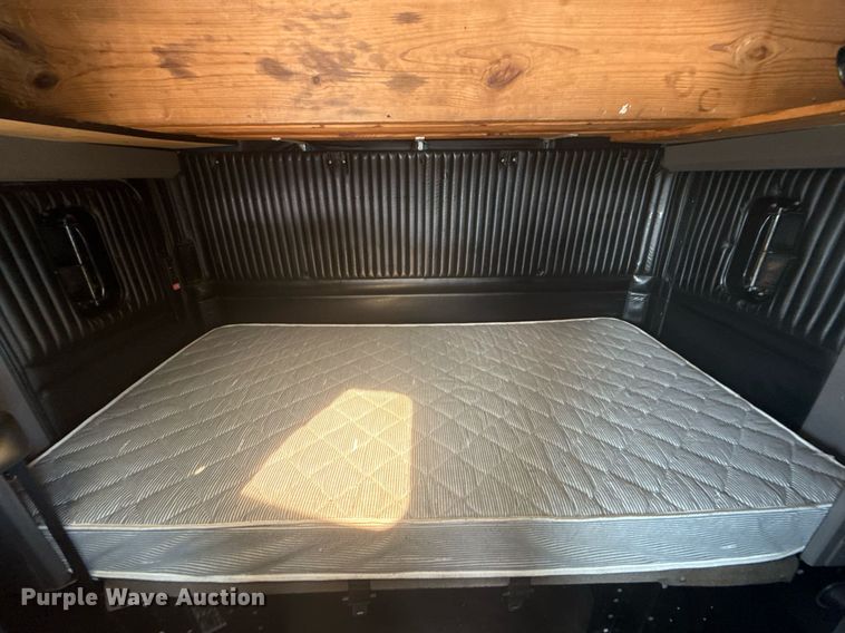 image for item DS3739 2009 Kenworth T660 semi truck