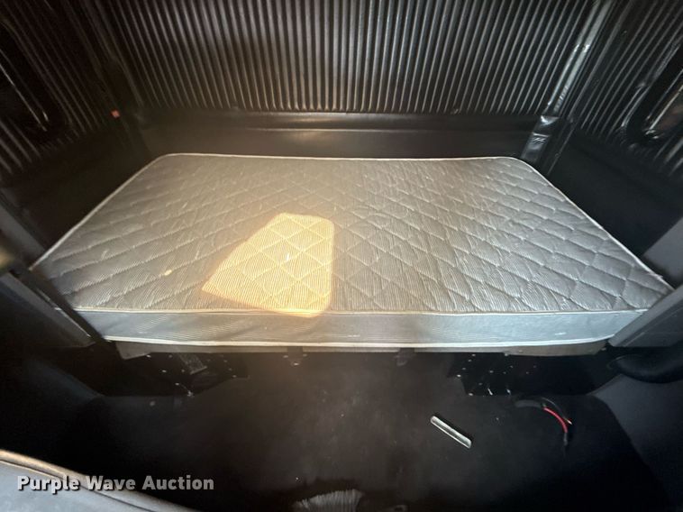 image for item DS3739 2009 Kenworth T660 semi truck