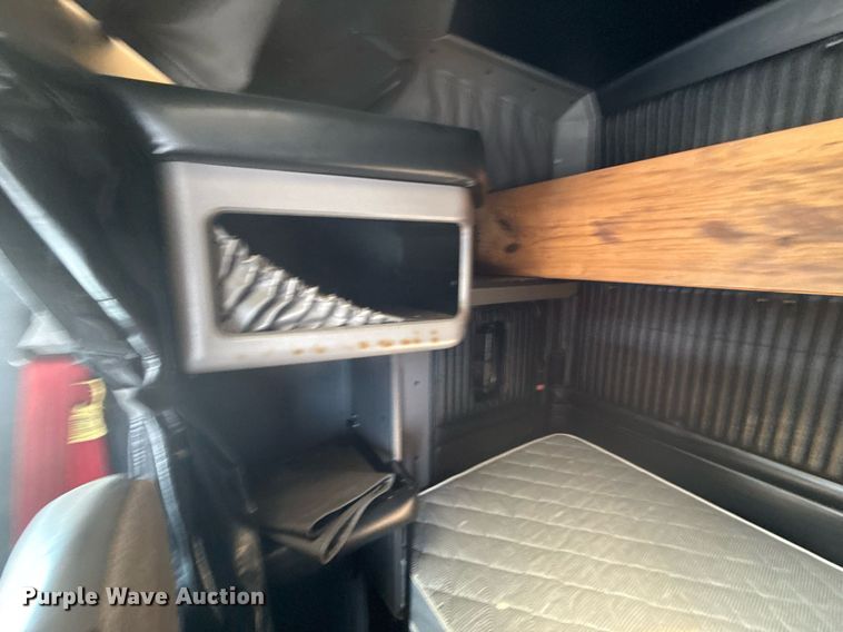 image for item DS3739 2009 Kenworth T660 semi truck