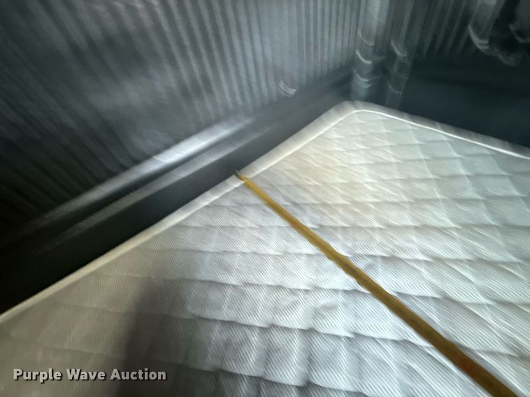 image for item DS3739 2009 Kenworth T660 semi truck