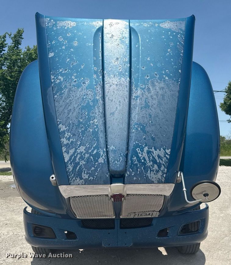 image for item DS3739 2009 Kenworth T660 semi truck
