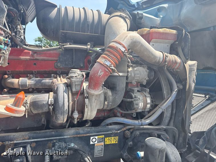 image for item DS3739 2009 Kenworth T660 semi truck