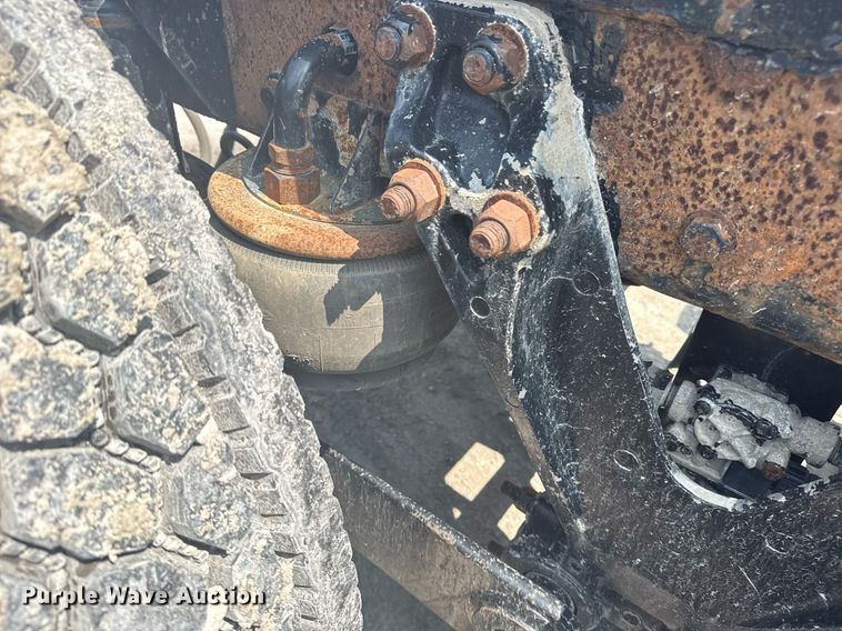 image for item DS3739 2009 Kenworth T660 semi truck