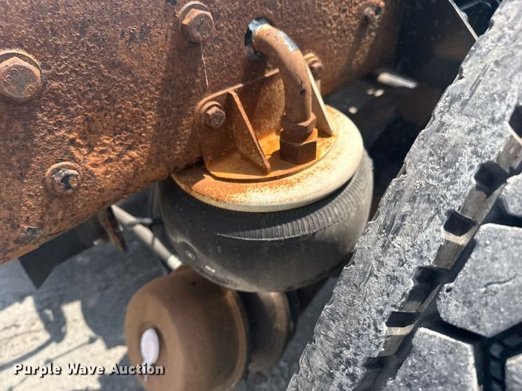 image for item DS3739 2009 Kenworth T660 semi truck