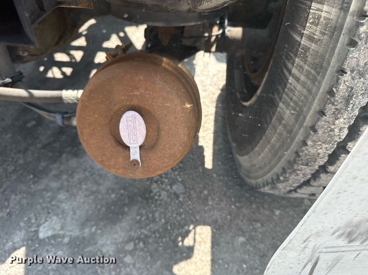 image for item DS3739 2009 Kenworth T660 semi truck