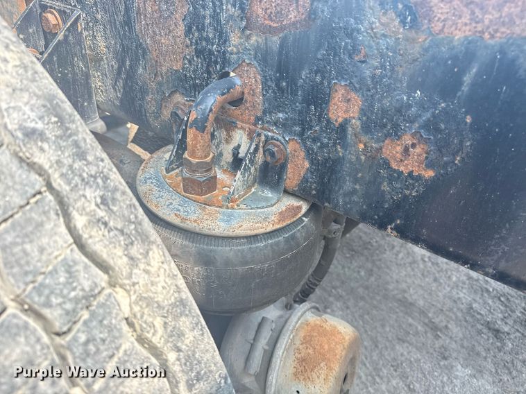 image for item DS3739 2009 Kenworth T660 semi truck