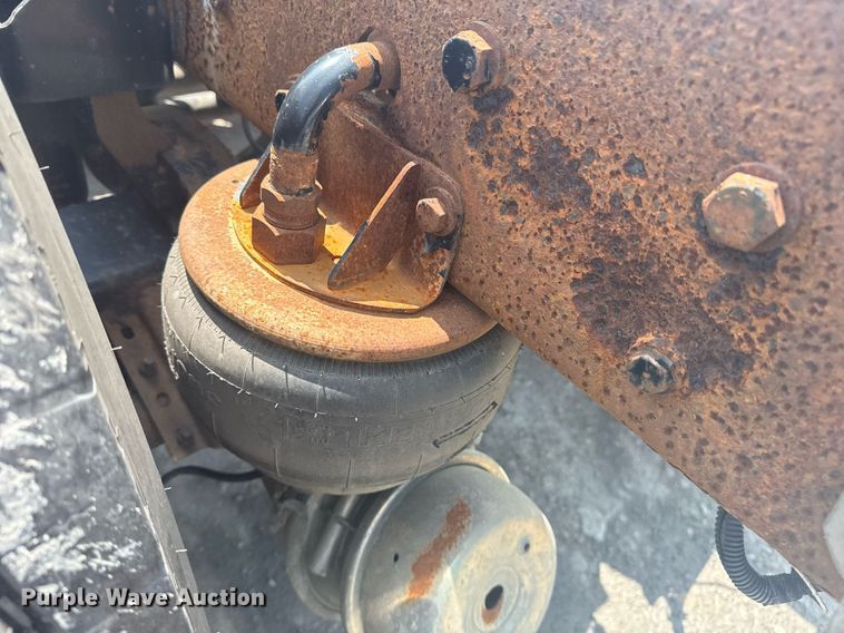 image for item DS3739 2009 Kenworth T660 semi truck