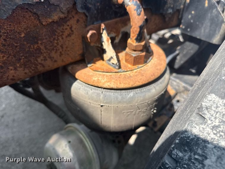 image for item DS3739 2009 Kenworth T660 semi truck