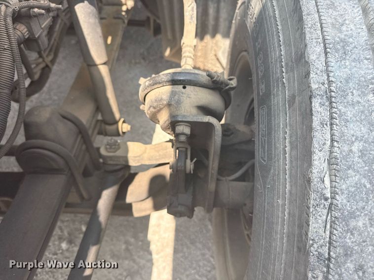 image for item DS3739 2009 Kenworth T660 semi truck