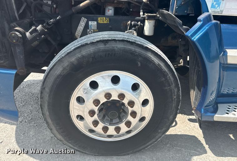 image for item DS3739 2009 Kenworth T660 semi truck