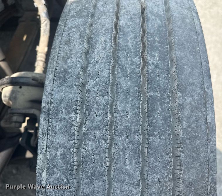 image for item DS3739 2009 Kenworth T660 semi truck