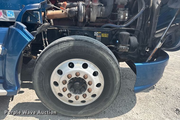 image for item DS3739 2009 Kenworth T660 semi truck