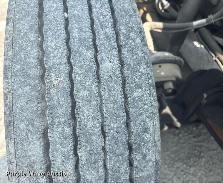 image for item DS3739 2009 Kenworth T660 semi truck