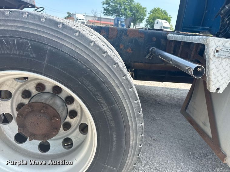 image for item DS3739 2009 Kenworth T660 semi truck