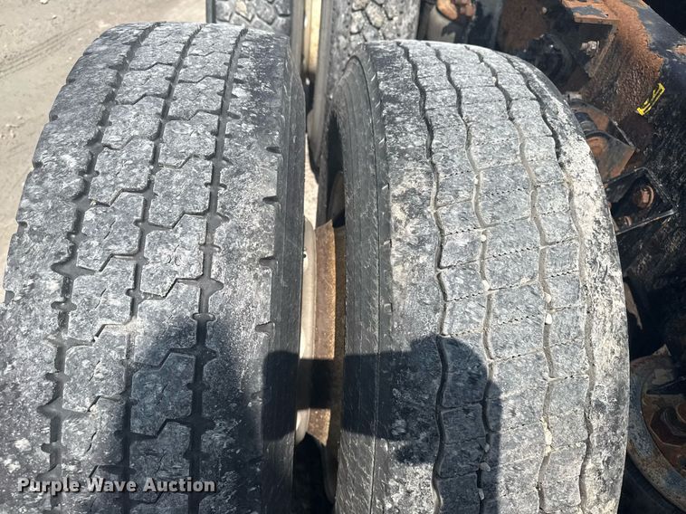 image for item DS3739 2009 Kenworth T660 semi truck