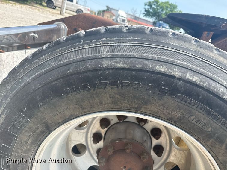 image for item DS3739 2009 Kenworth T660 semi truck