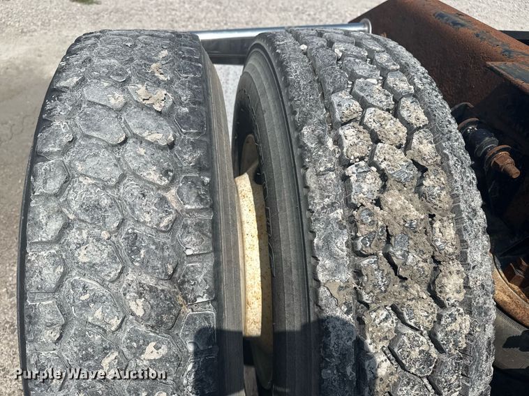 image for item DS3739 2009 Kenworth T660 semi truck