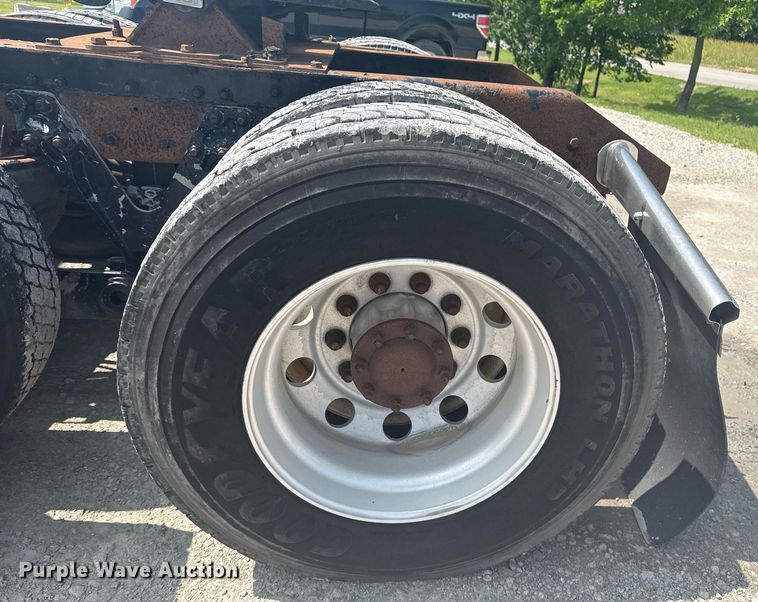 image for item DS3739 2009 Kenworth T660 semi truck