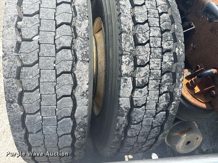 image for item DS3739 2009 Kenworth T660 semi truck