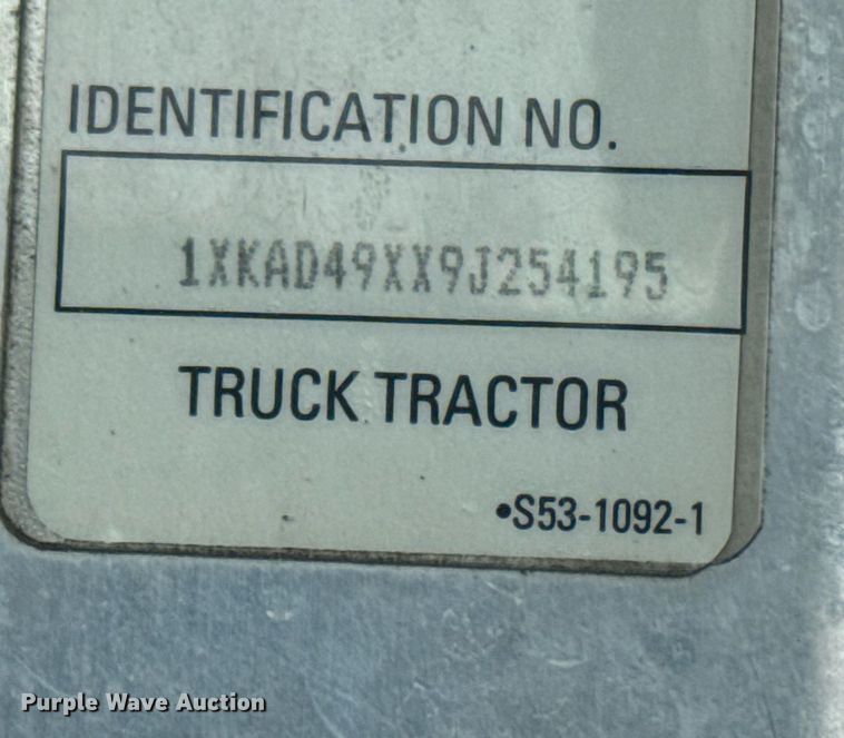 image for item DS3739 2009 Kenworth T660 semi truck