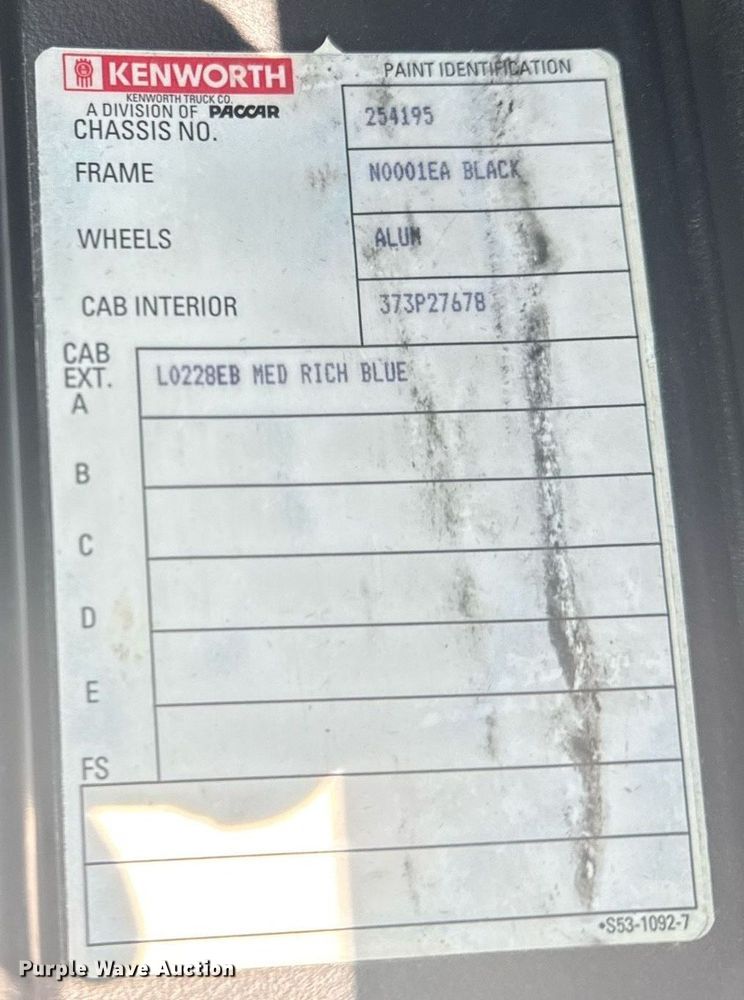 image for item DS3739 2009 Kenworth T660 semi truck