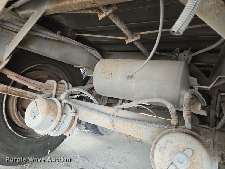 image for item DT4815 2010 Vanguard dry van trailer