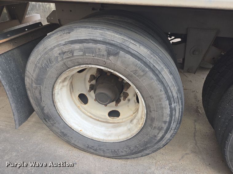 image for item DT4815 2010 Vanguard dry van trailer