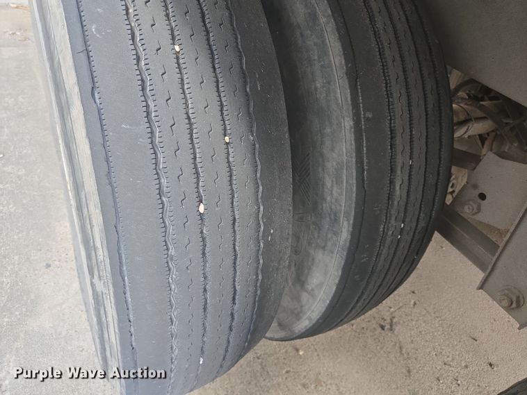 image for item DT4815 2010 Vanguard dry van trailer