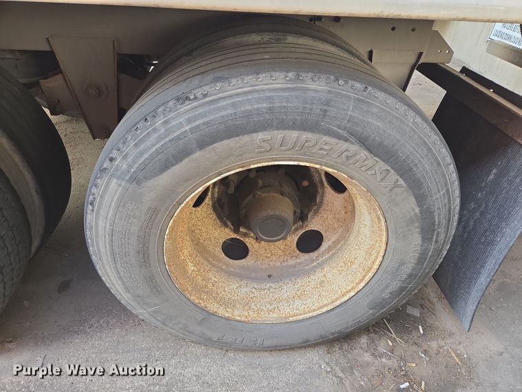 image for item DT4815 2010 Vanguard dry van trailer