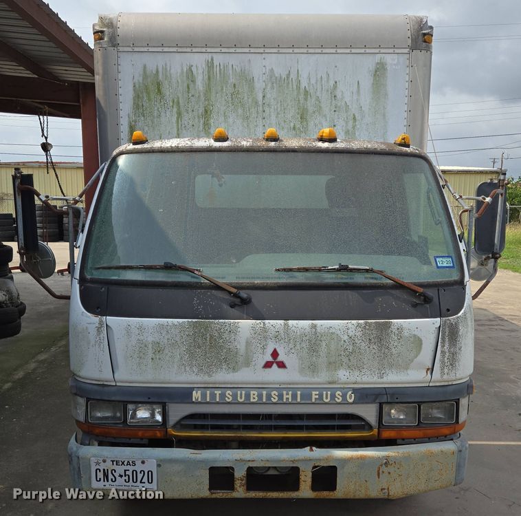 image for item DT4834 1999 Mitsubishi Fuso box truck