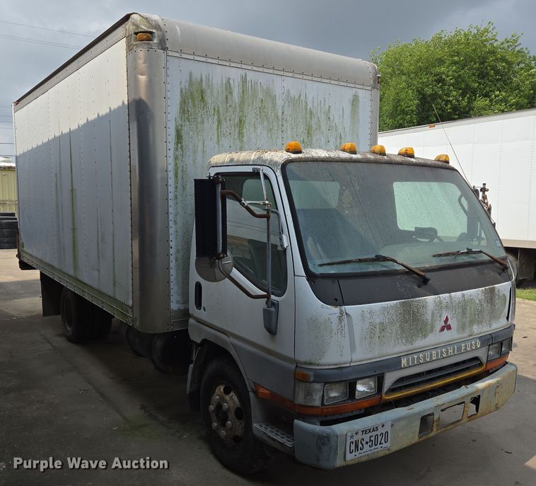 image for item DT4834 1999 Mitsubishi Fuso box truck