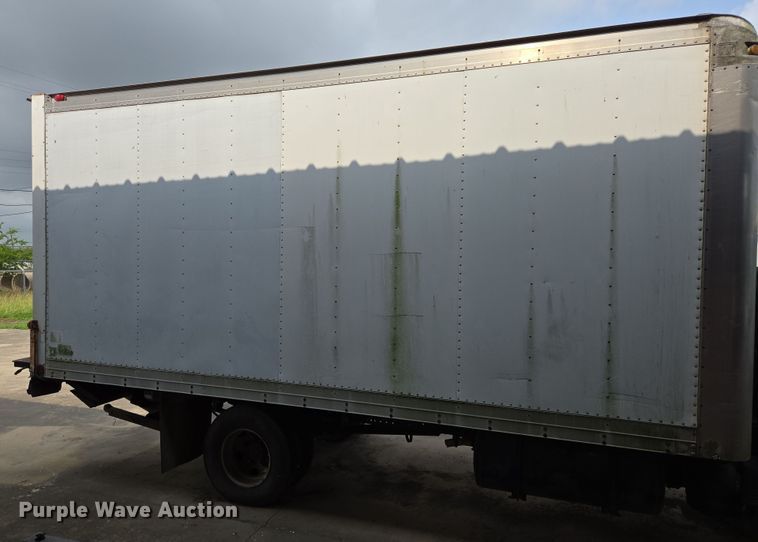 image for item DT4834 1999 Mitsubishi Fuso box truck